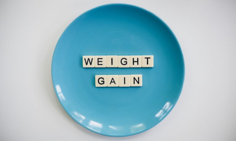 Teller mit Buchstaben "weight gain"