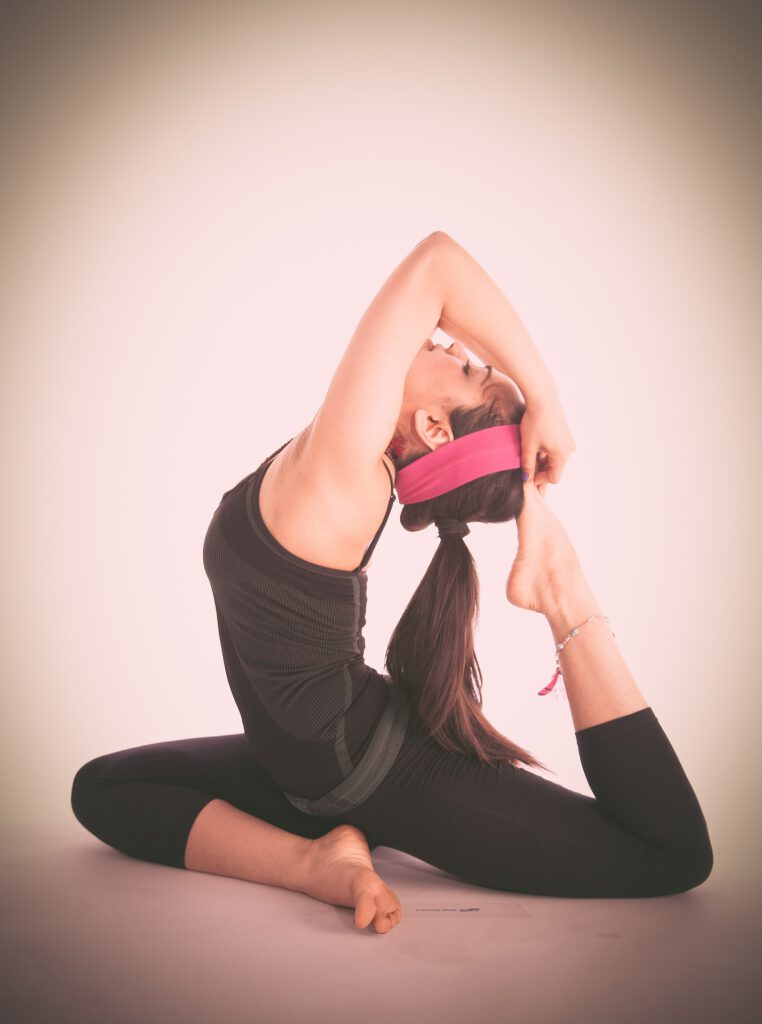 Frau macht Yoga